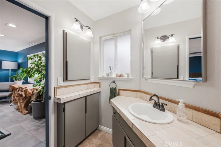 1464 Bedford, Camarillo, California 93010