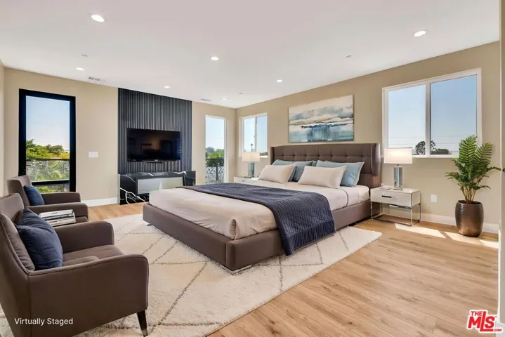 AI staged master suite