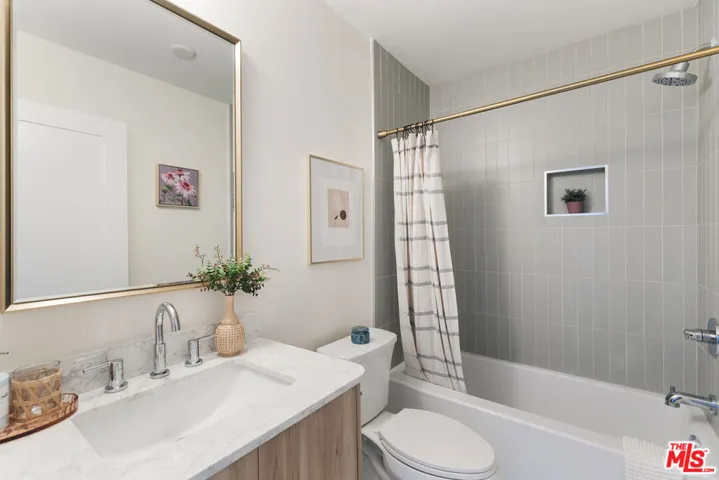 4412 Finley Avenue 7, Los Angeles, California 90027