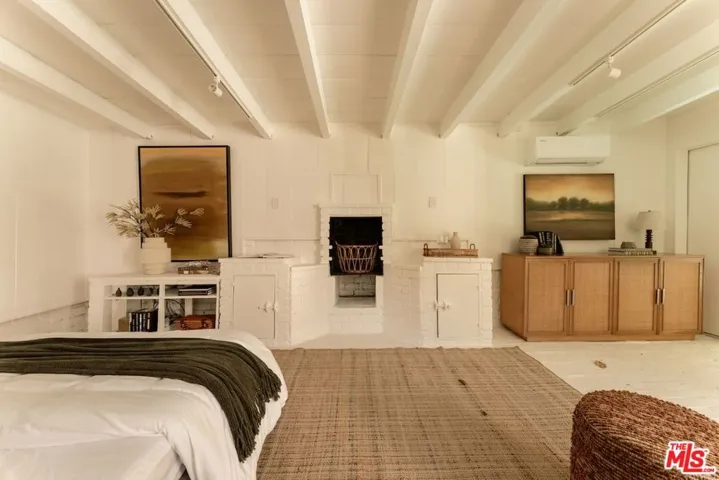 12229 Dunoon Lane, Los Angeles, California 90049