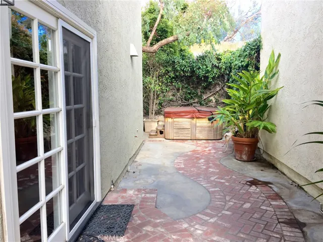 990 Trabuco, Costa Mesa, California 92627