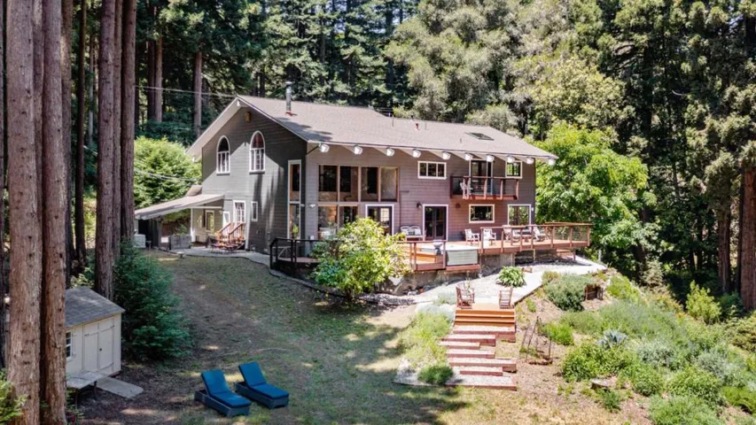 900 Larsen Road, Aptos, California 95003