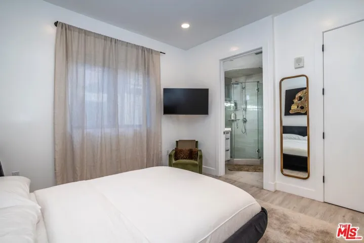 137 N Doheny Drive 3, Los Angeles, California 90048