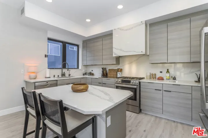 137 N Doheny Drive 3, Los Angeles, California 90048