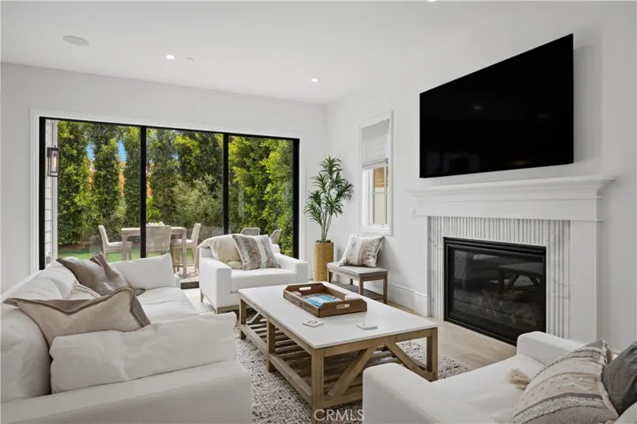858 Fiske, Pacific Palisades, California 90272