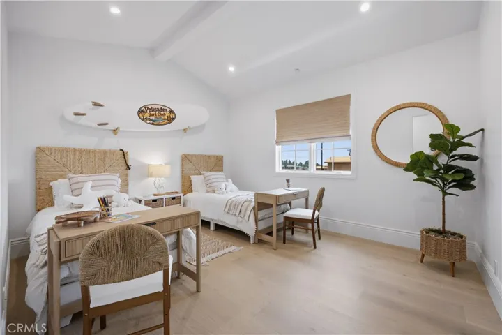 858 Fiske, Pacific Palisades, California 90272