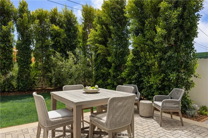 858 Fiske, Pacific Palisades, California 90272