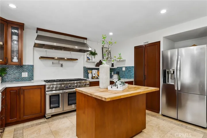 962 Begonia Avenue, Costa Mesa, California 92626