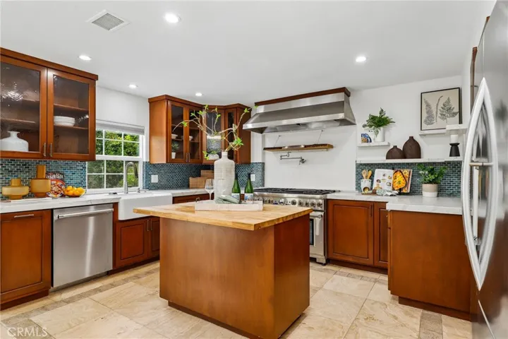 962 Begonia Avenue, Costa Mesa, California 92626
