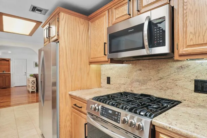 Stainless steel aplliances, gas cooking and new gas stove.