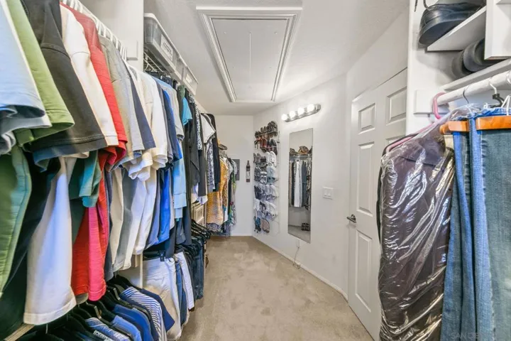 Primary suite walk-in closet