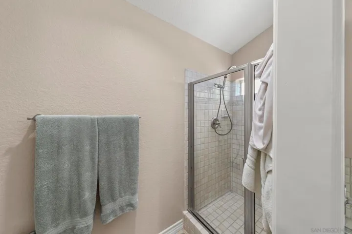 Primary en-suite shower