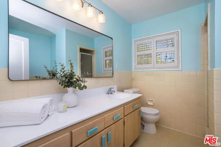 5383 Village, Los Angeles, California 90016