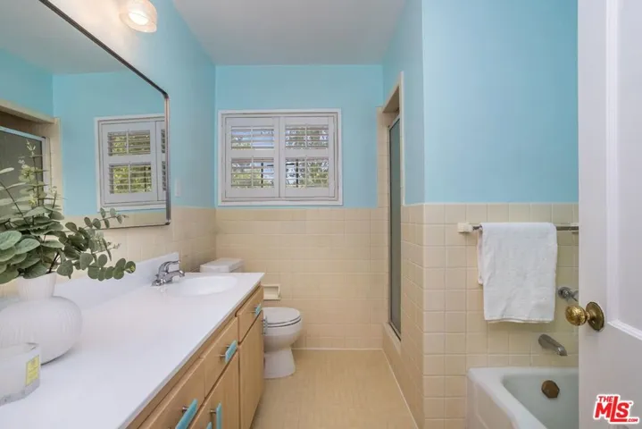 5383 Village, Los Angeles, California 90016