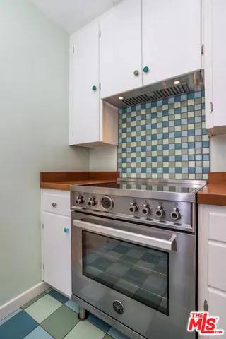 5383 Village, Los Angeles, California 90016