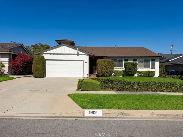 962 N Calmgrove, Covina, California 91724