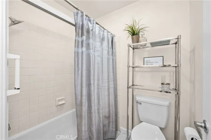 En-suite upstairs bathroom