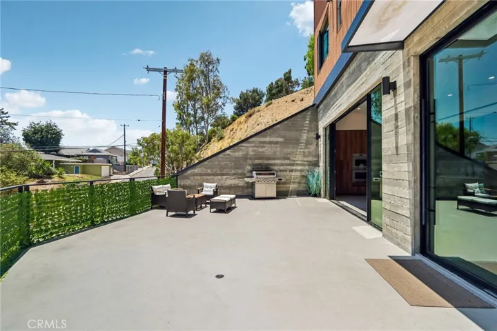 8504 Outland View Drive, Sun Valley, California 91352