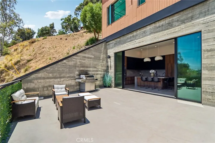 8504 Outland View Drive, Sun Valley, California 91352