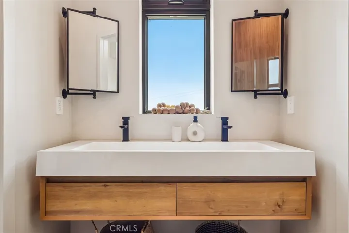 8504 Outland View Drive, Sun Valley, California 91352