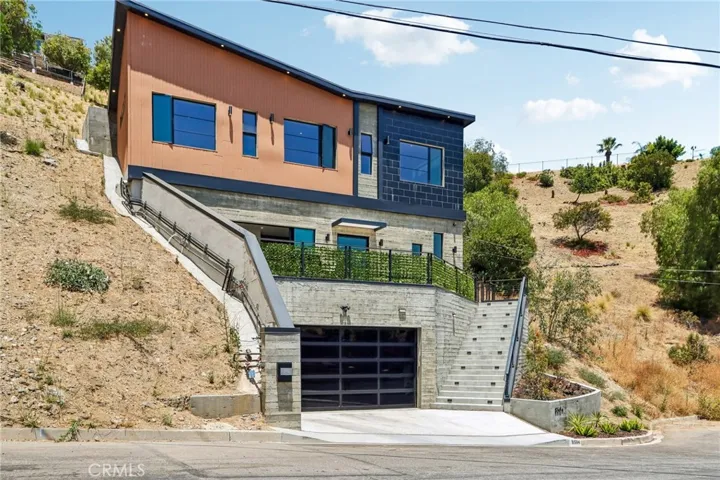 8504 Outland View Drive, Sun Valley, California 91352