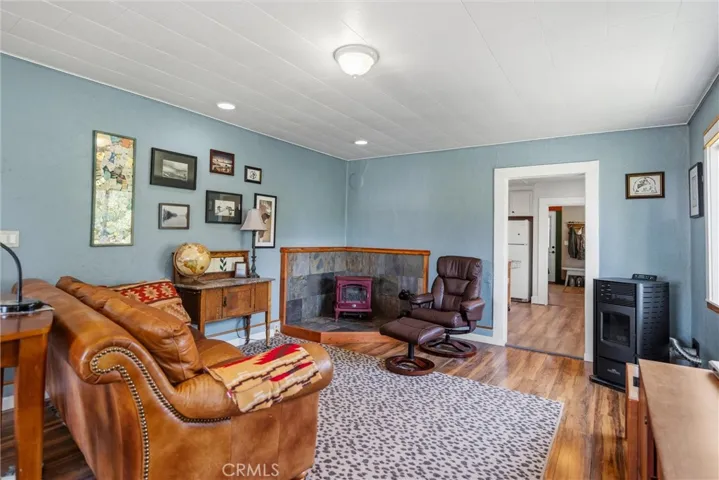 104 Elm, Westwood, California 96137