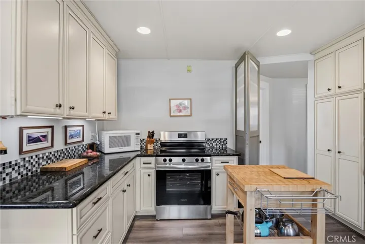 104 Elm, Westwood, California 96137