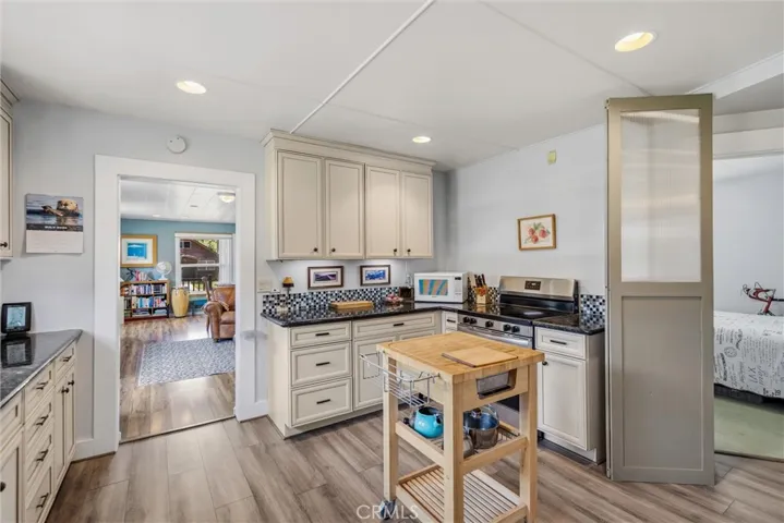 104 Elm, Westwood, California 96137