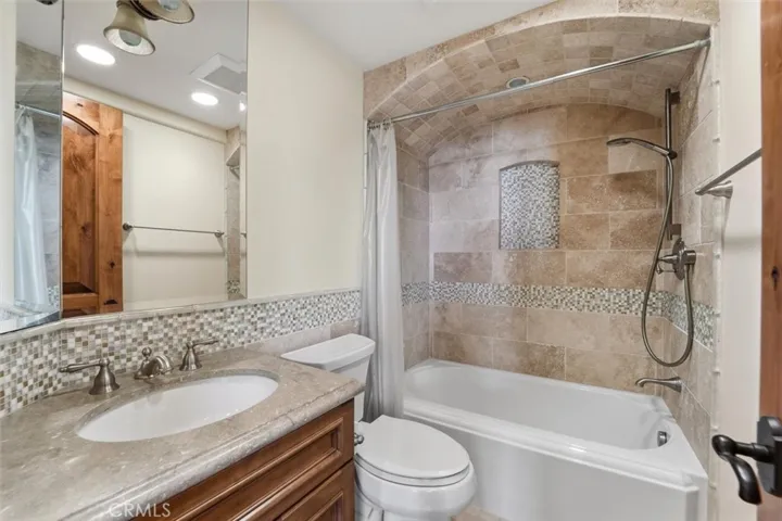 301 28th Street A, Manhattan Beach, California 90266