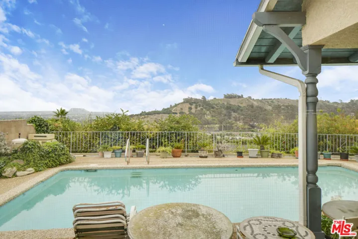 6021 Wright Terrace, Culver City, California 90232