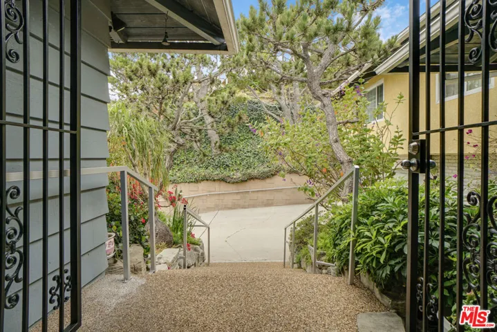 6021 Wright Terrace, Culver City, California 90232