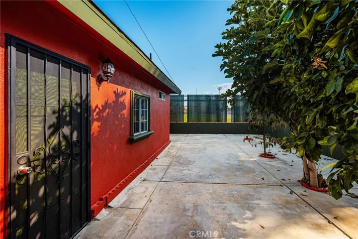 1330 E 33rd, Los Angeles, California 90011