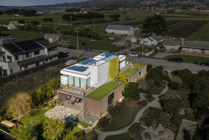 324 Kelly Avenue, Half Moon Bay, California 94019