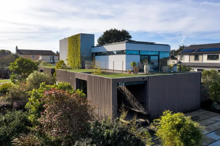 324 Kelly Avenue, Half Moon Bay, California 94019