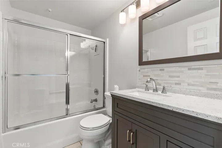 Guest bathroom on 2nd floor