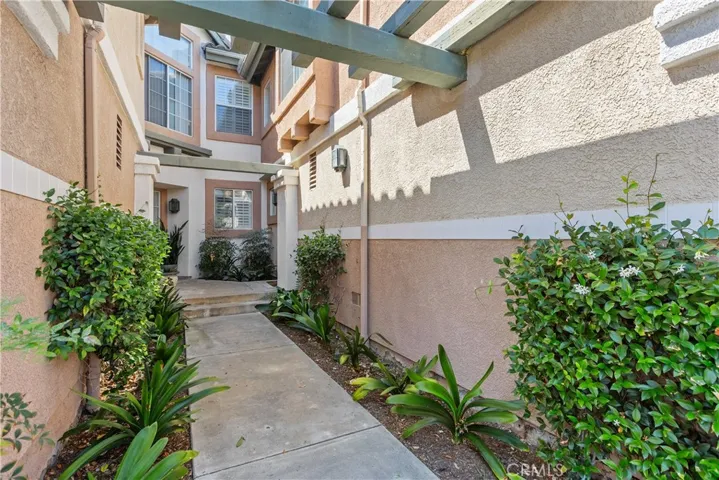 beautifully designed 2-bedroom, 2-bath residence features the sought-after Lido floor plan