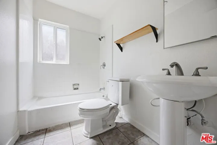 4841 W 18th Street, Los Angeles, California 90019
