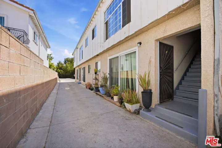 4841 W 18th Street, Los Angeles, California 90019