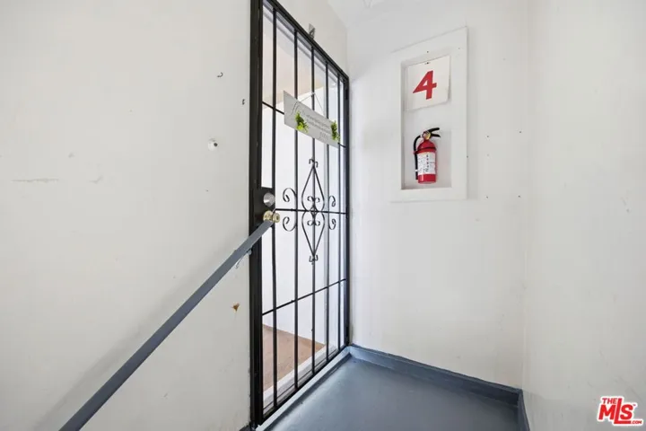 4841 W 18th Street, Los Angeles, California 90019