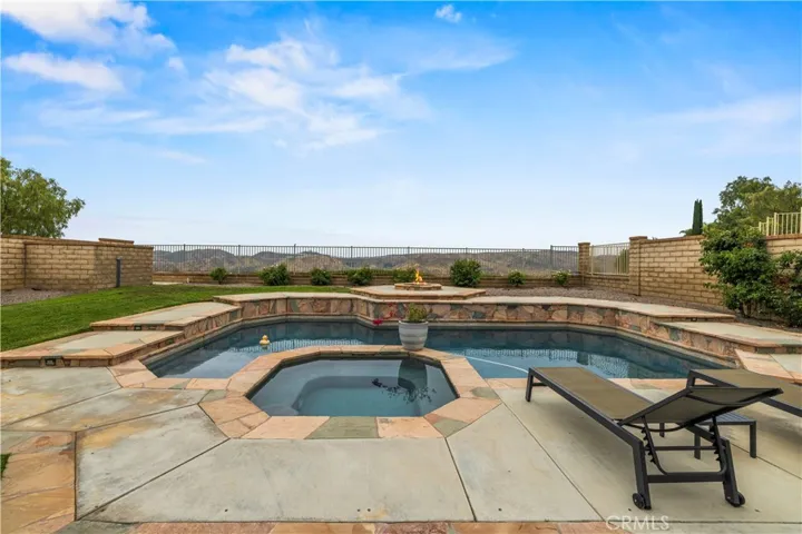 22915 Raintree Lane, Saugus, California 91390
