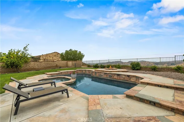 22915 Raintree Lane, Saugus, California 91390