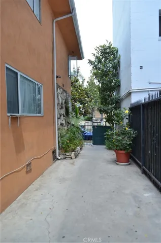 749 S Berendo, Los Angeles, California 90005