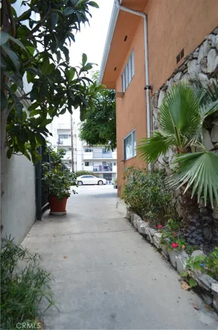 749 S Berendo, Los Angeles, California 90005