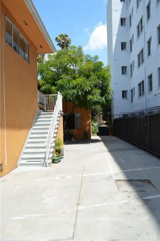 749 S Berendo, Los Angeles, California 90005