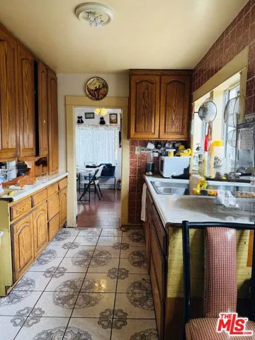 1450 W 67th Street, Los Angeles, California 90047