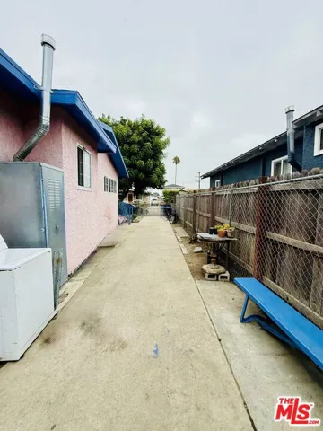 1450 W 67th Street, Los Angeles, California 90047