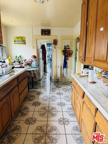 1450 W 67th Street, Los Angeles, California 90047