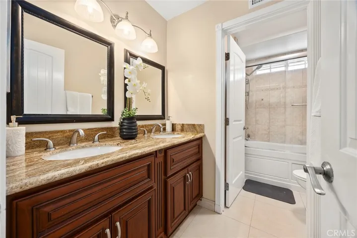 Upstairs full bath