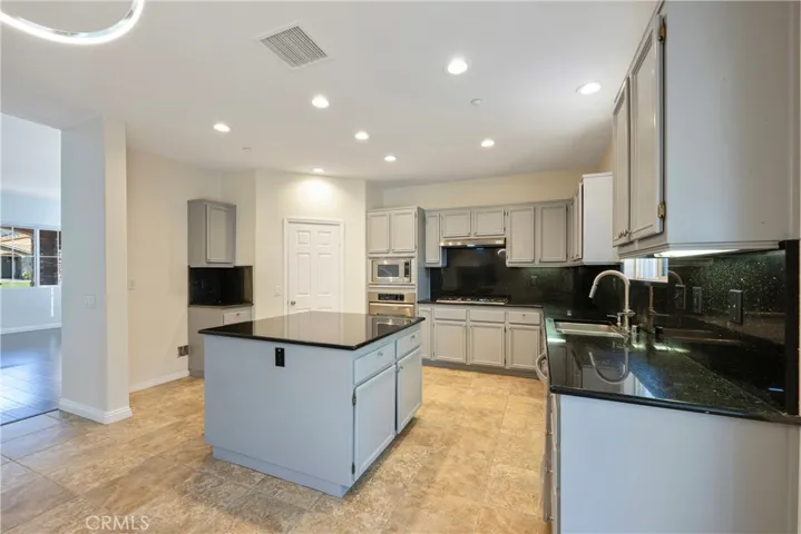 15415 Petunia, Fontana, California 92336