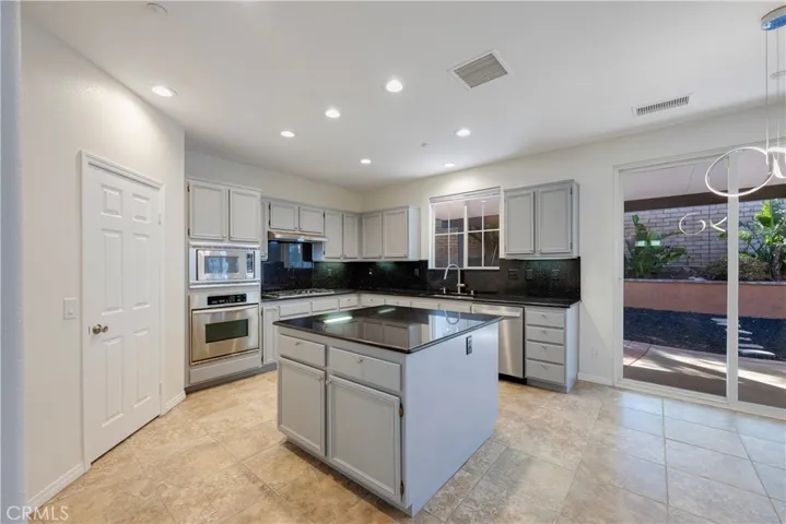 15415 Petunia, Fontana, California 92336